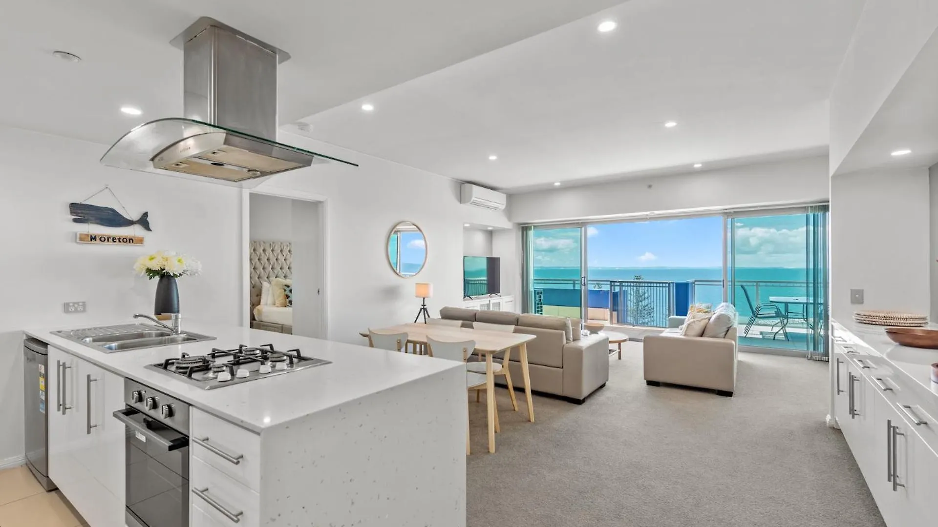 Proximity Waterfront Apartments 레드클리프