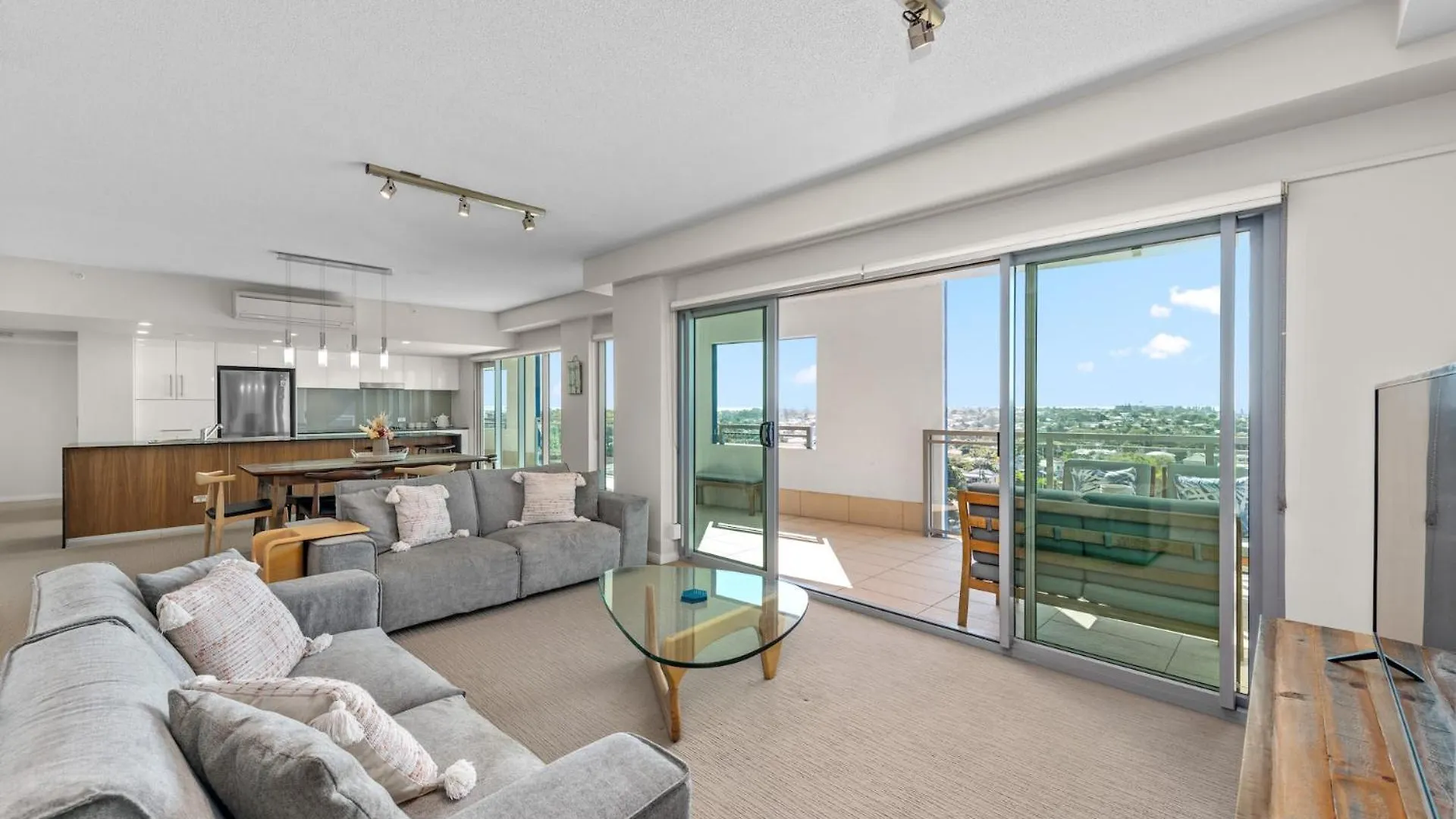 Proximity Waterfront Apartments 레드클리프 아파트호텔