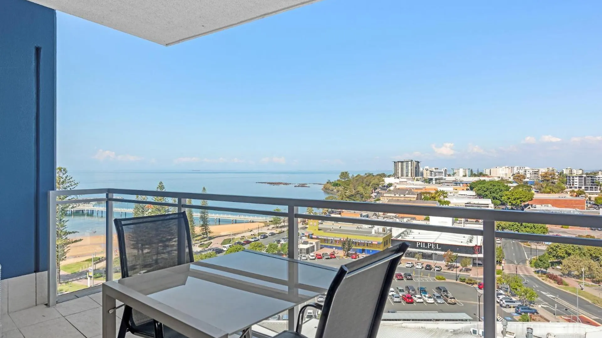 Proximity Waterfront Apartments 레드클리프