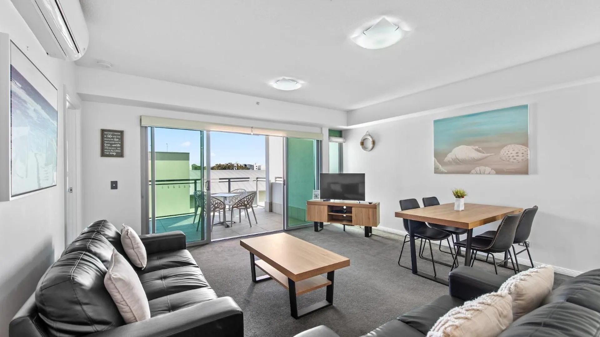 Proximity Waterfront Apartments 레드클리프 아파트호텔